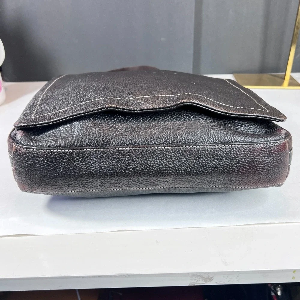 Levenger Pebbled Leather Messenger Bag Mocha Brown Laptop Tablet Crossbody